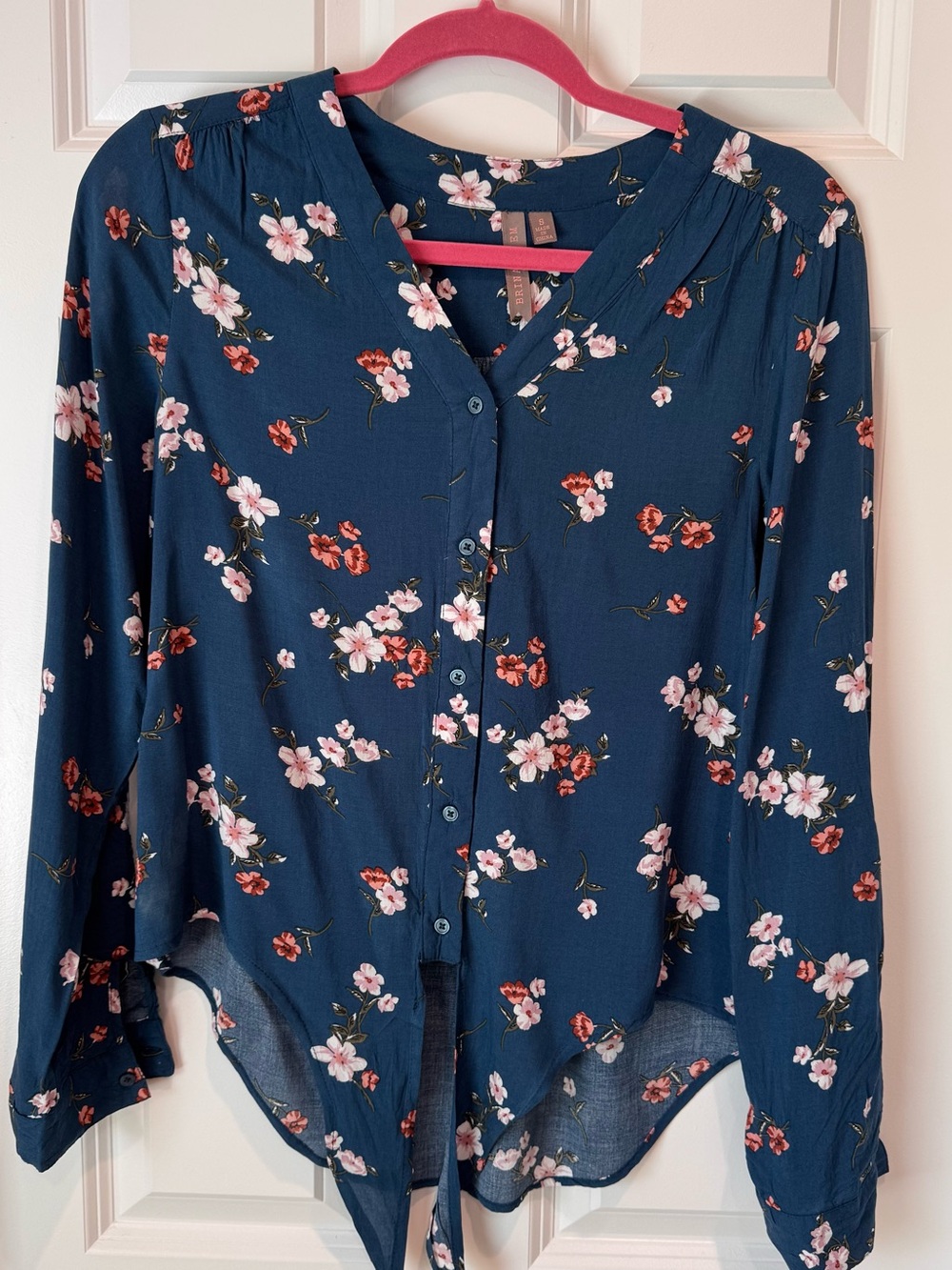 Brina & Em Floral Button-Front Tie Hem‎ Blouse - Blue floral - Small
